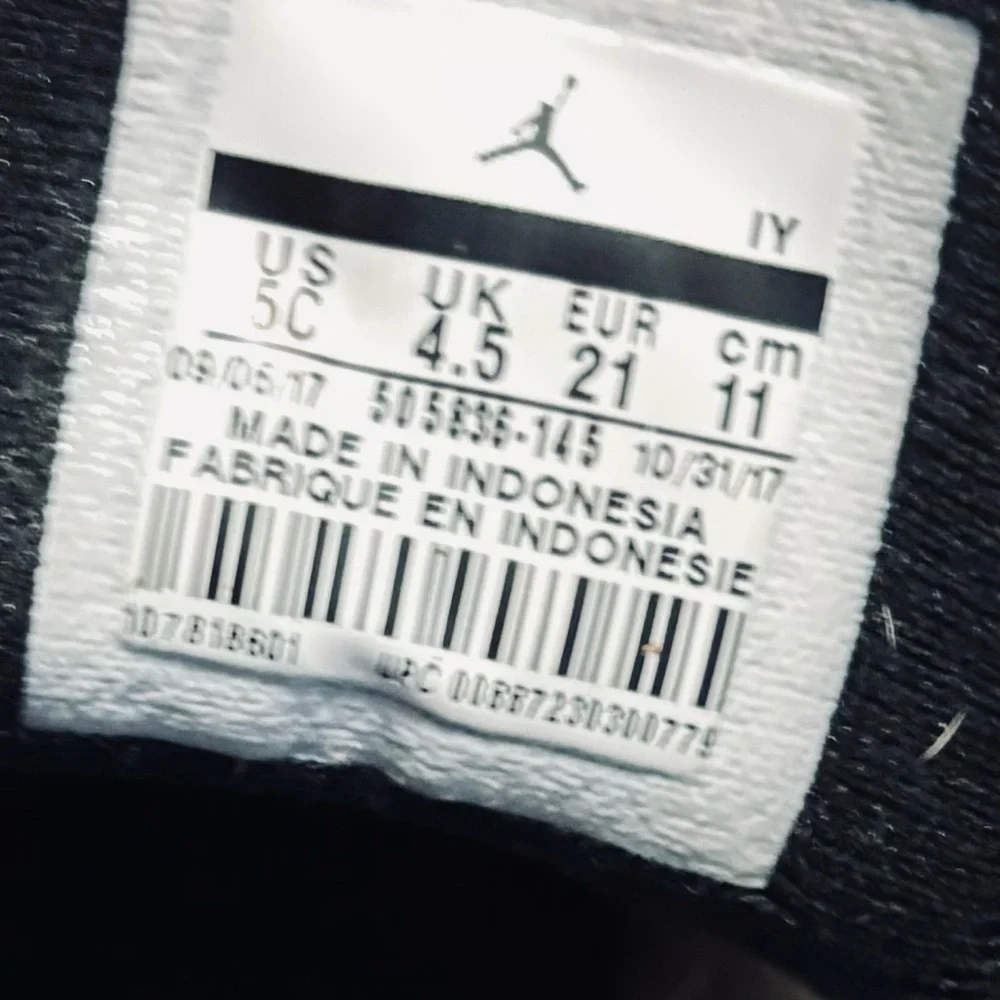 Jordan’s toddler’s AiR Jordan sneakers